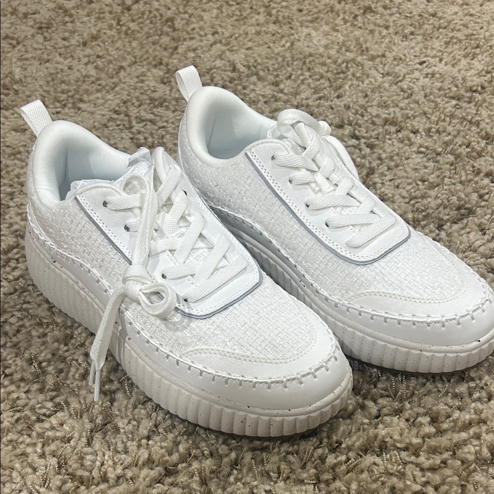 Dream Pairs White Sneakers